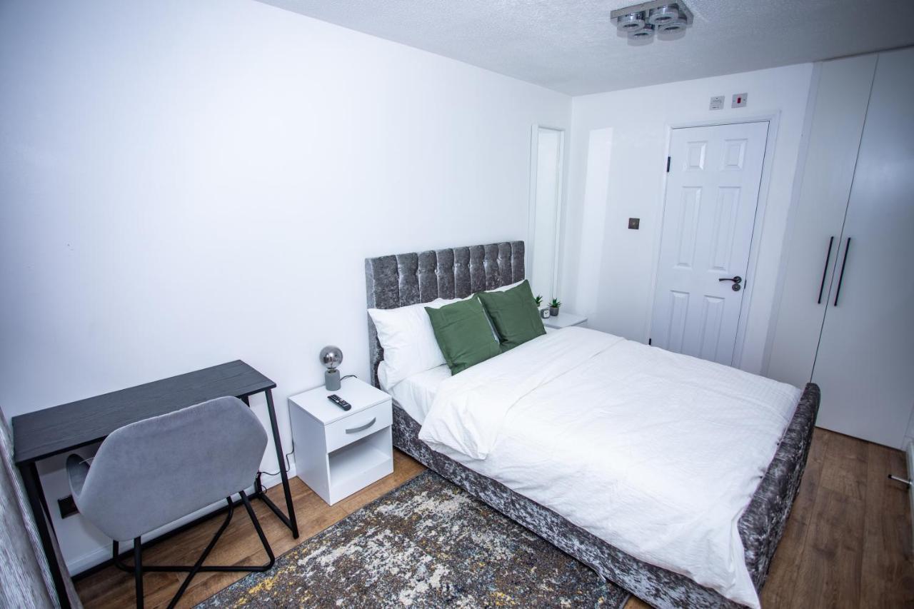 Hotel La Vida In Casa à Thamesmead  Extérieur photo