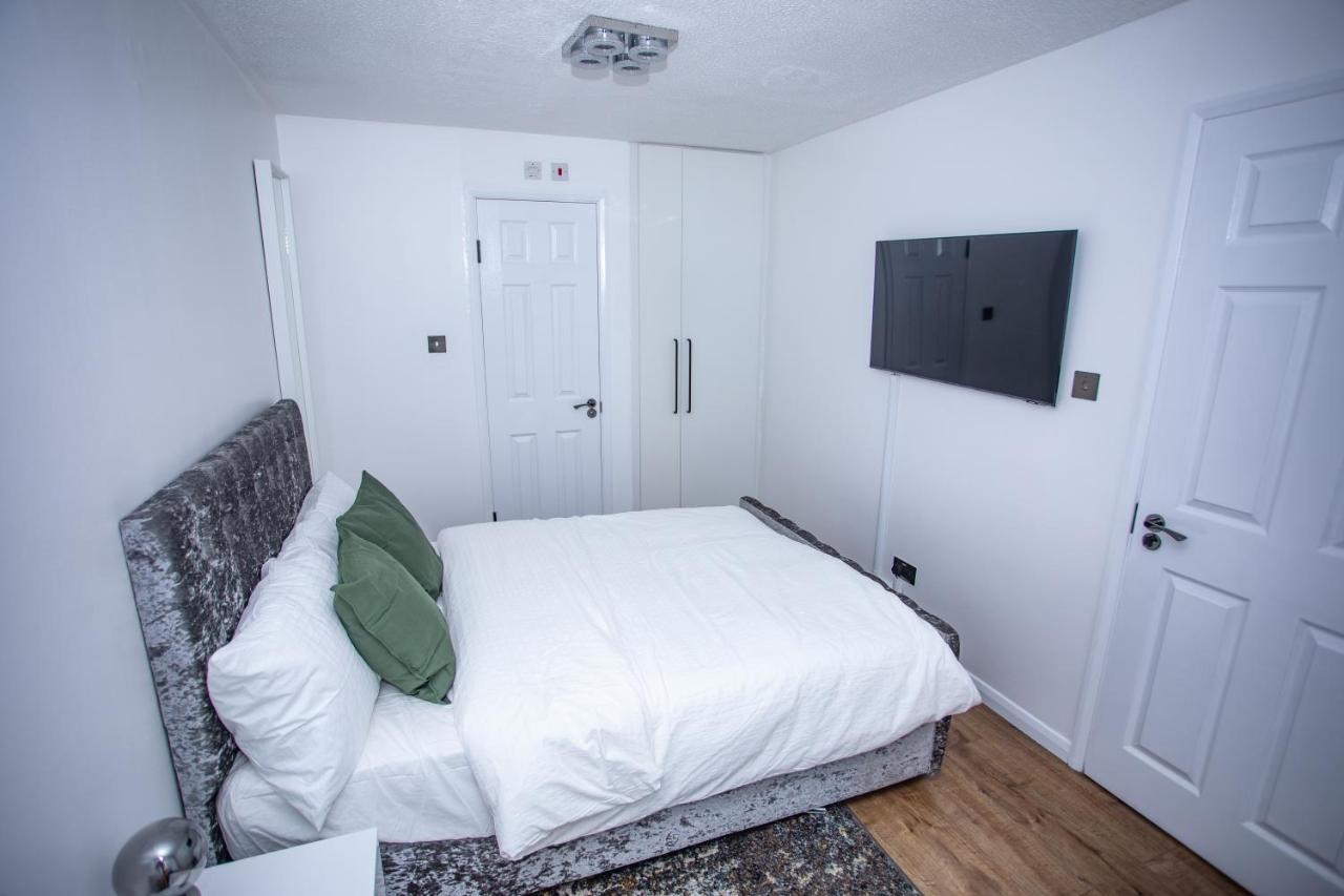 Hotel La Vida In Casa à Thamesmead  Extérieur photo
