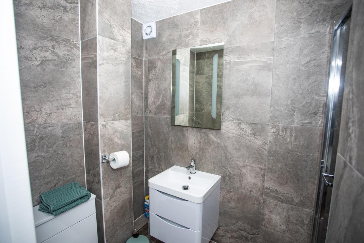Hotel La Vida In Casa à Thamesmead  Extérieur photo