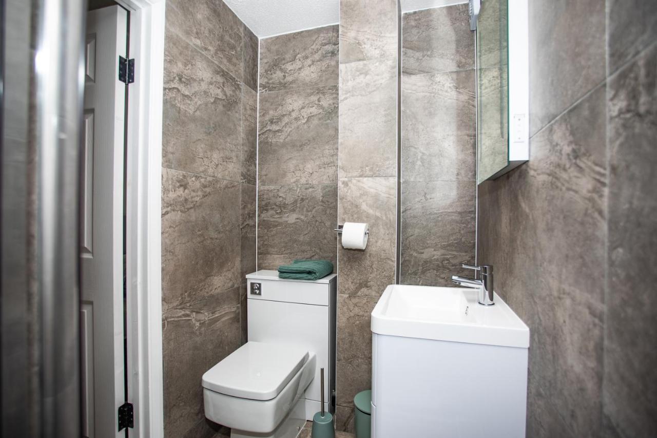 Hotel La Vida In Casa à Thamesmead  Extérieur photo