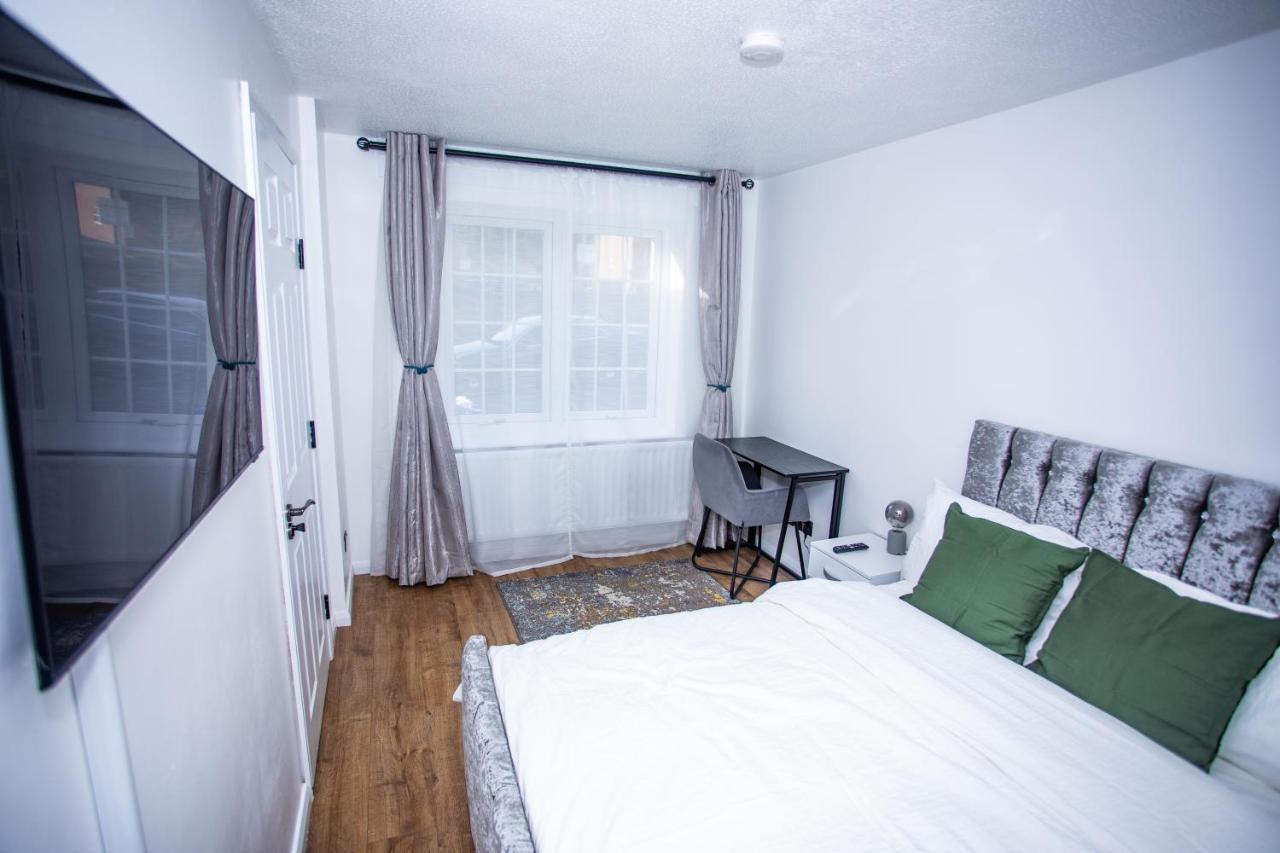 Hotel La Vida In Casa à Thamesmead  Extérieur photo
