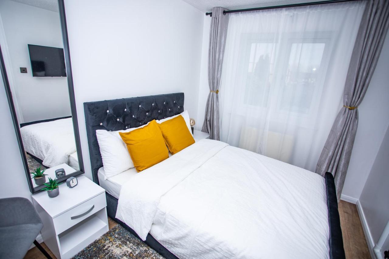 Hotel La Vida In Casa à Thamesmead  Extérieur photo