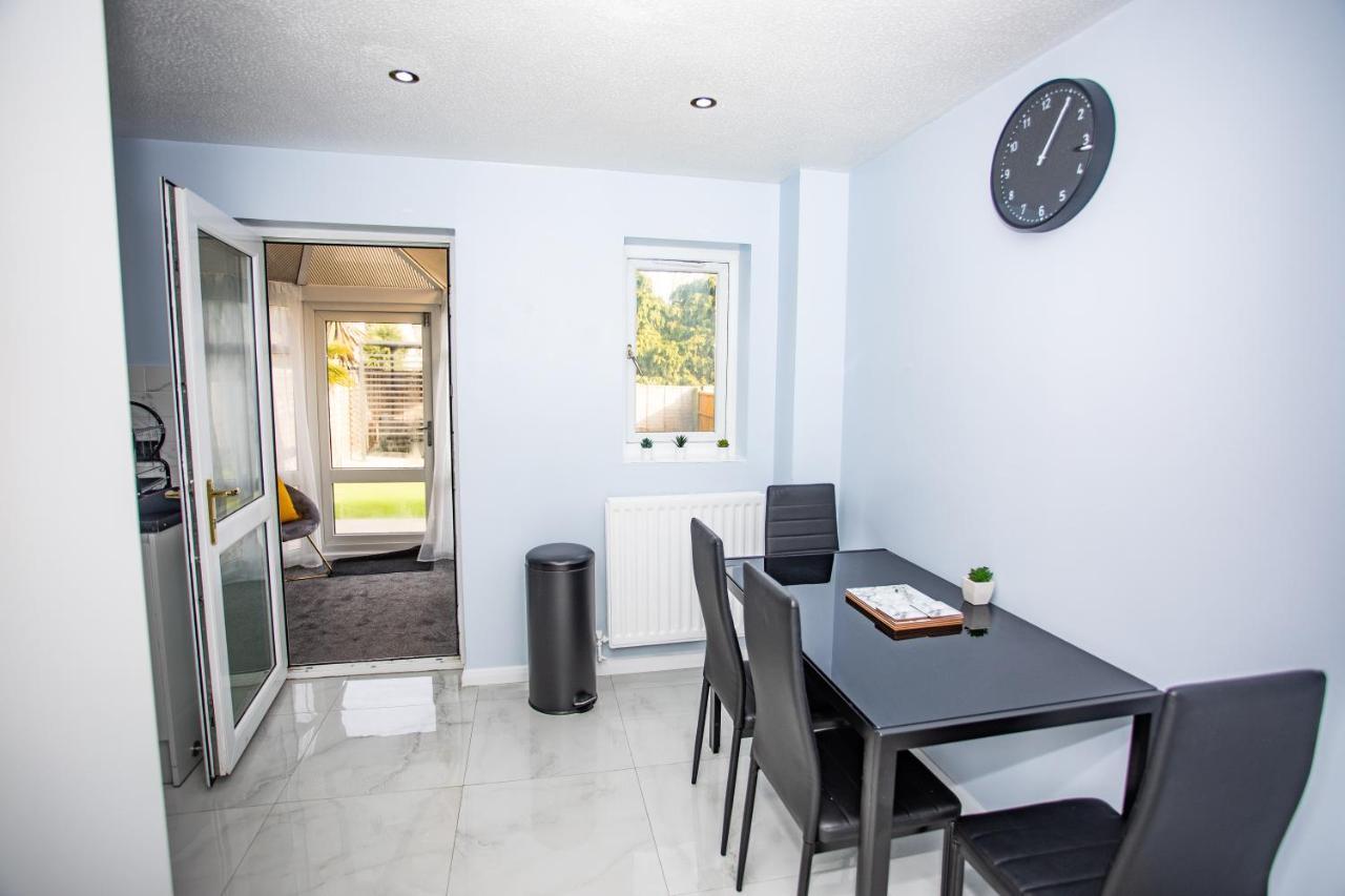 Hotel La Vida In Casa à Thamesmead  Extérieur photo
