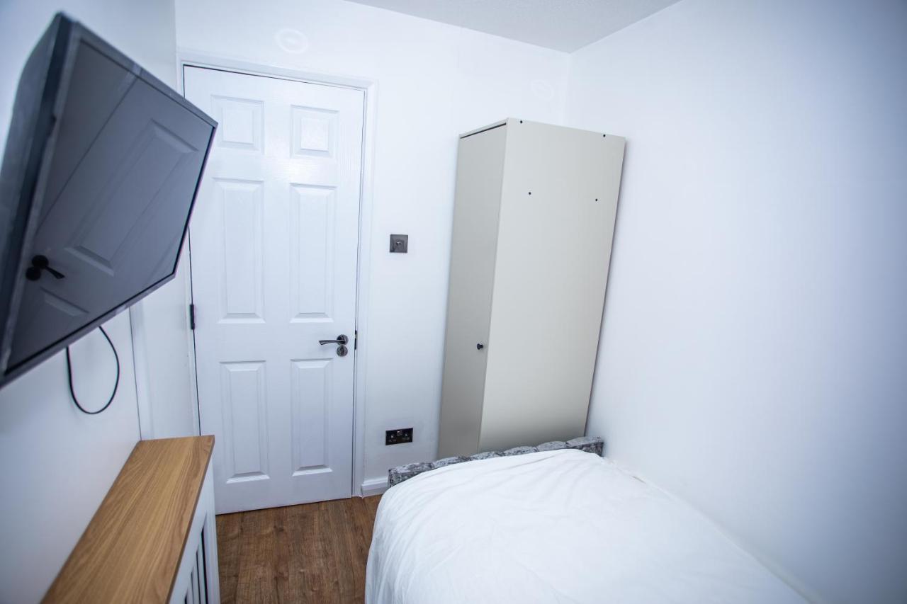 Hotel La Vida In Casa à Thamesmead  Extérieur photo