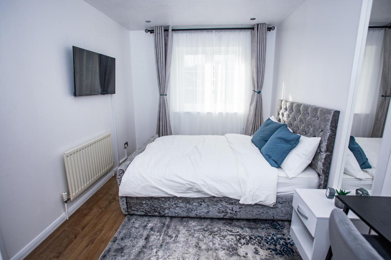 Hotel La Vida In Casa à Thamesmead  Extérieur photo
