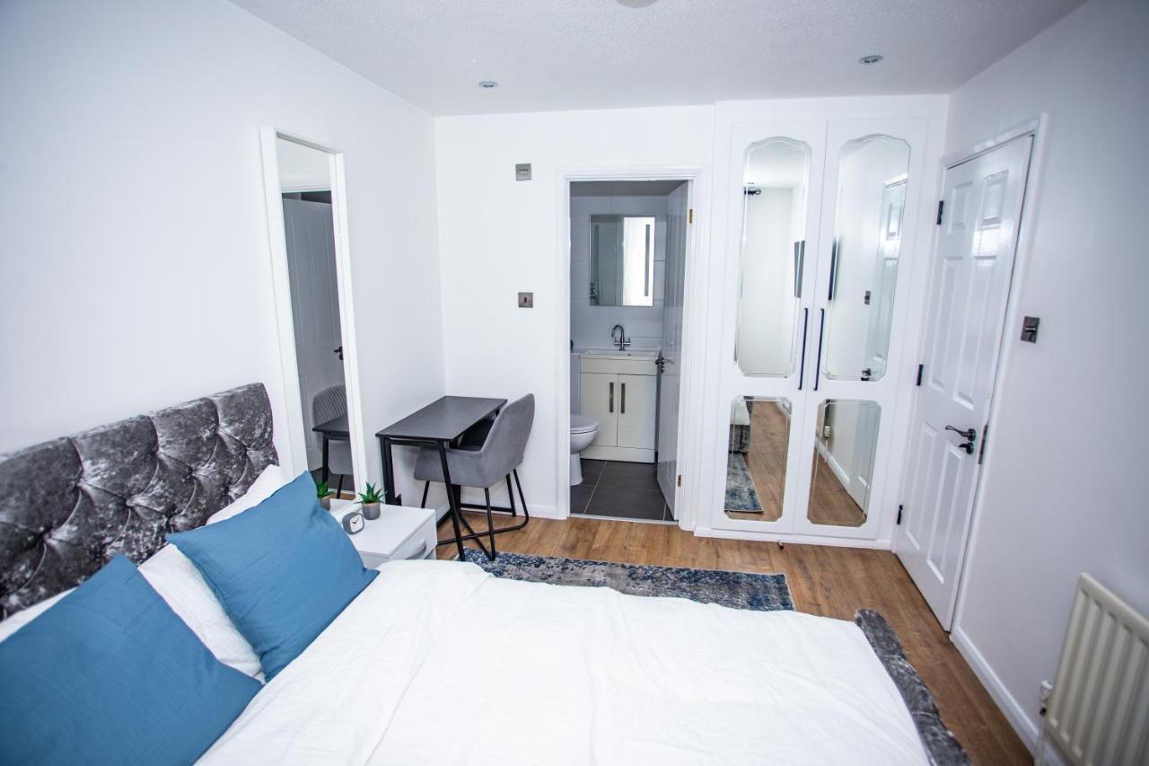 Hotel La Vida In Casa à Thamesmead  Extérieur photo