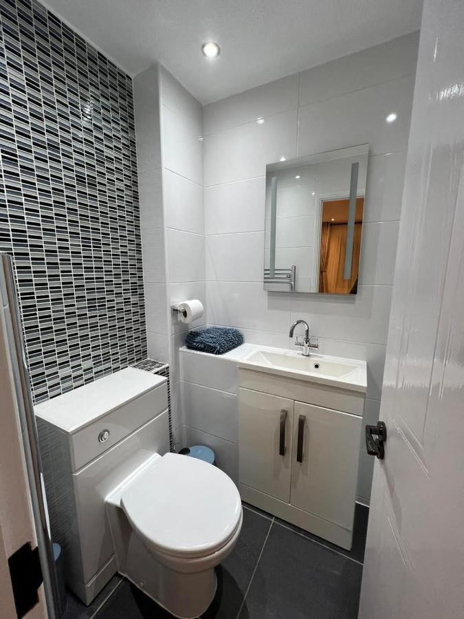 Hotel La Vida In Casa à Thamesmead  Extérieur photo