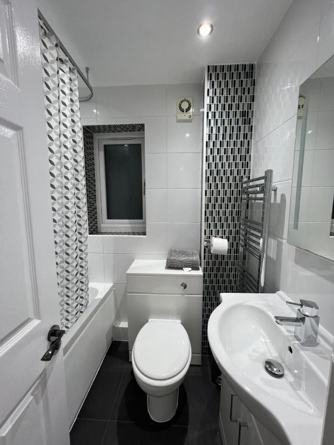 Hotel La Vida In Casa à Thamesmead  Extérieur photo